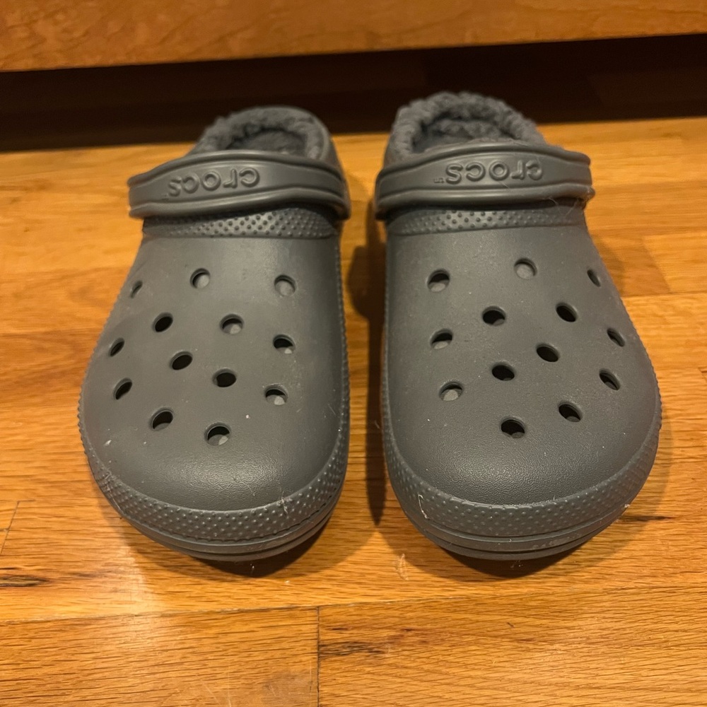 Men’s grey fuzzy crocs size 12